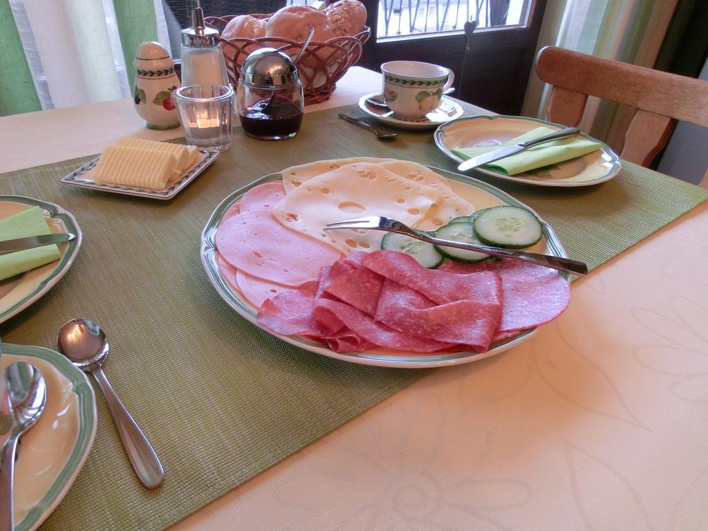 Ferienweingut Hirschen Schulstrasse Bed and Breakfast Burg  Værelse billede