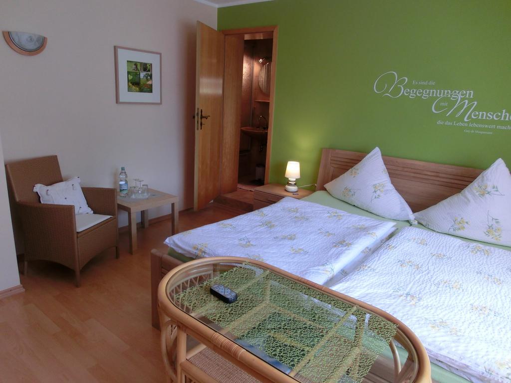 Ferienweingut Hirschen Schulstrasse Bed and Breakfast Burg  Værelse billede